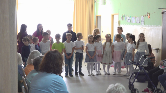 Deti potešili klientov Zariadenia sociálnych služieb