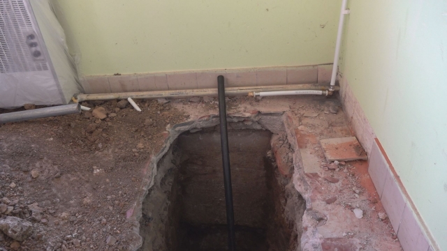V areáli Spoločenského domu v Kunove museli vymeniť potrubie