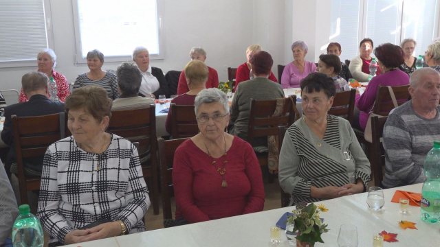 V Dennom centre si uctili seniorov