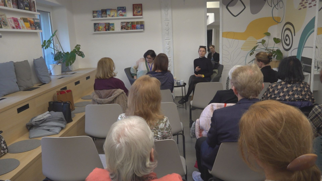 Beseda v knižnici o násilí na ženách